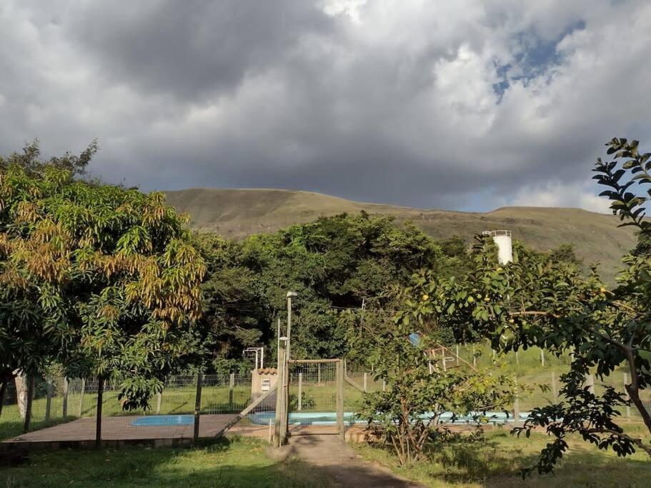 브루마지뉴 Sitio Da Tia Lucia Perto Da Montanha 빌라 외부 사진